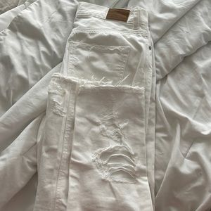 American eagle white ripped jeans. Size US 2 short